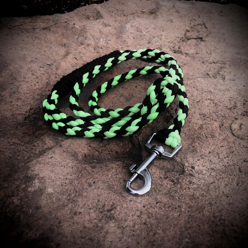 Paracord Glow In The Dark Dog leash in lime green and black.